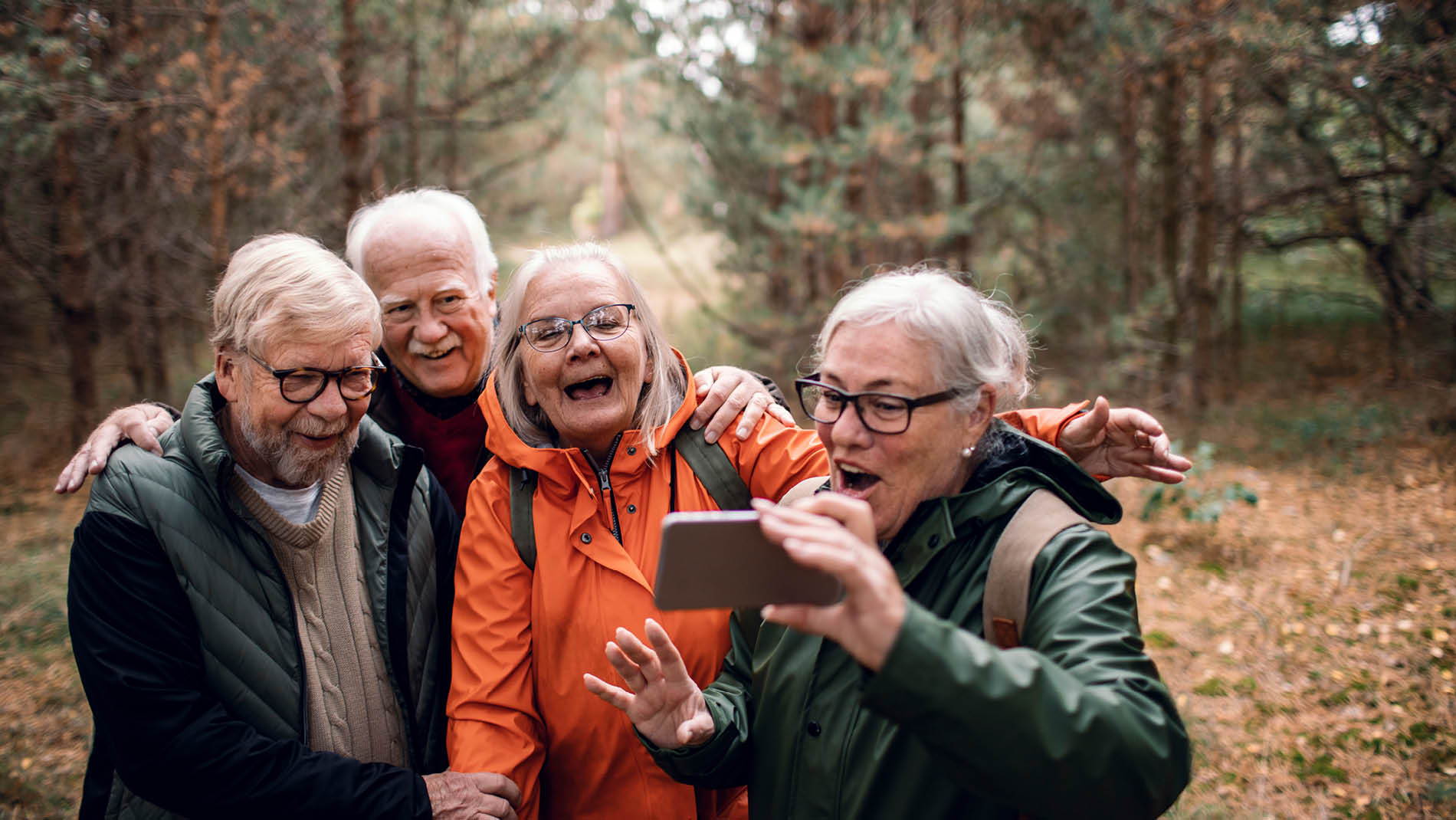 leuke foto met oudere mensen